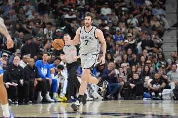 欧联杯数据中心-科内特呼吁老鹰取消和脱衣舞俱乐部的合作：NBA应致力于尊重女性