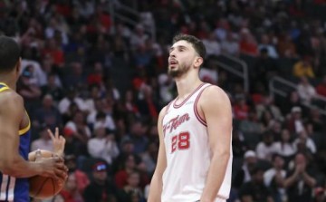 欧联杯数据中心-帕金斯：申京的防守让我恶心，马刺连续点名打他15个回合