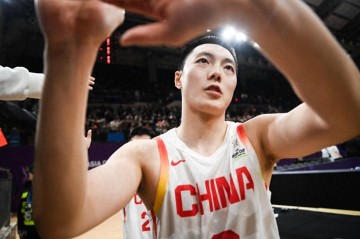 欧联杯直播下载-广东3消息：医生晒胡明轩合照，徐杰解锁新身份，崔永熙复出在即